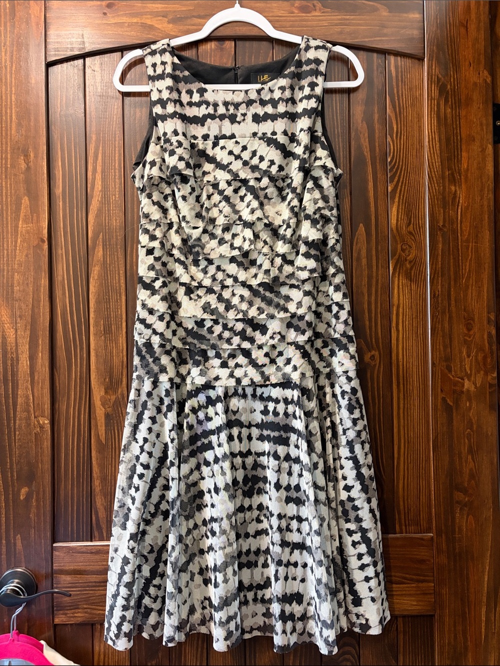 I LE New York Black and White Sleeveless Ruffle Midi Dress